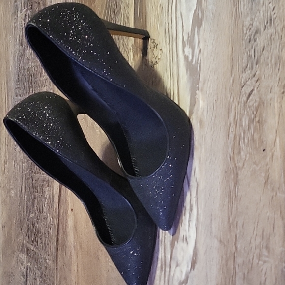 Shoes - Picture 2 of 4